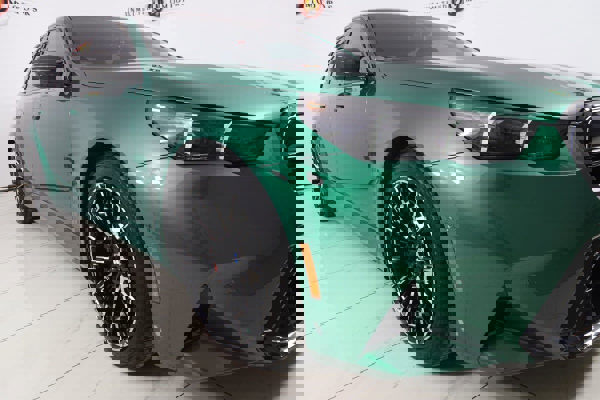 Used 2025 BMW M5 w/ Carbon Package image 66