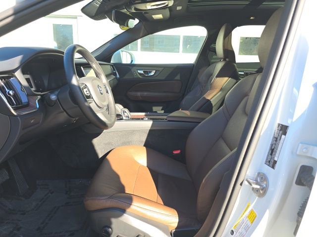 Certified 2025 Volvo V60 B5 Cross Country Plus image 27