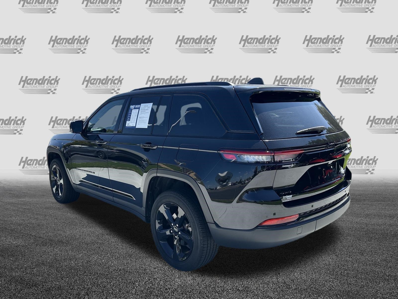 Used 2024 Jeep Grand Cherokee Altitude AWD/4WD image 8