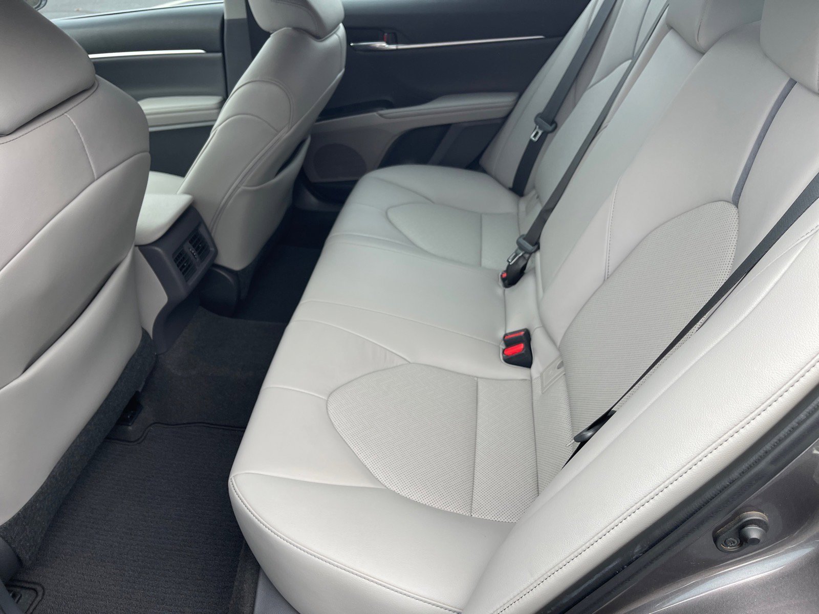 Used 2021 Toyota Camry XLE image 12