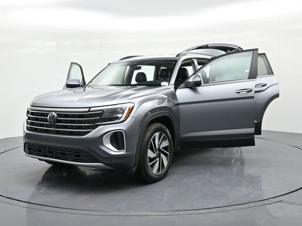 Used 2025 Volkswagen Atlas SE image 27