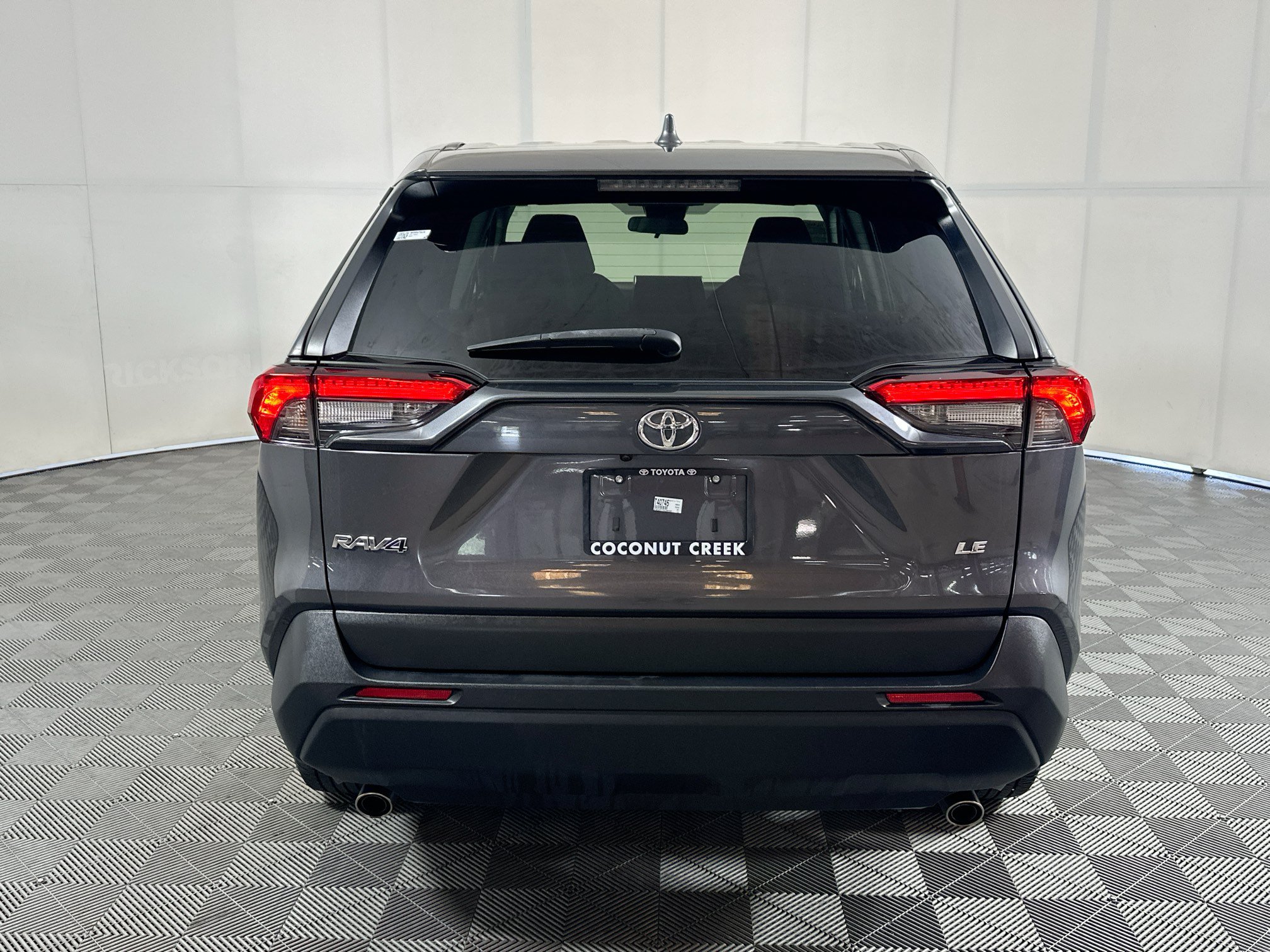 Used 2024 Toyota RAV4 LE FWD image 4