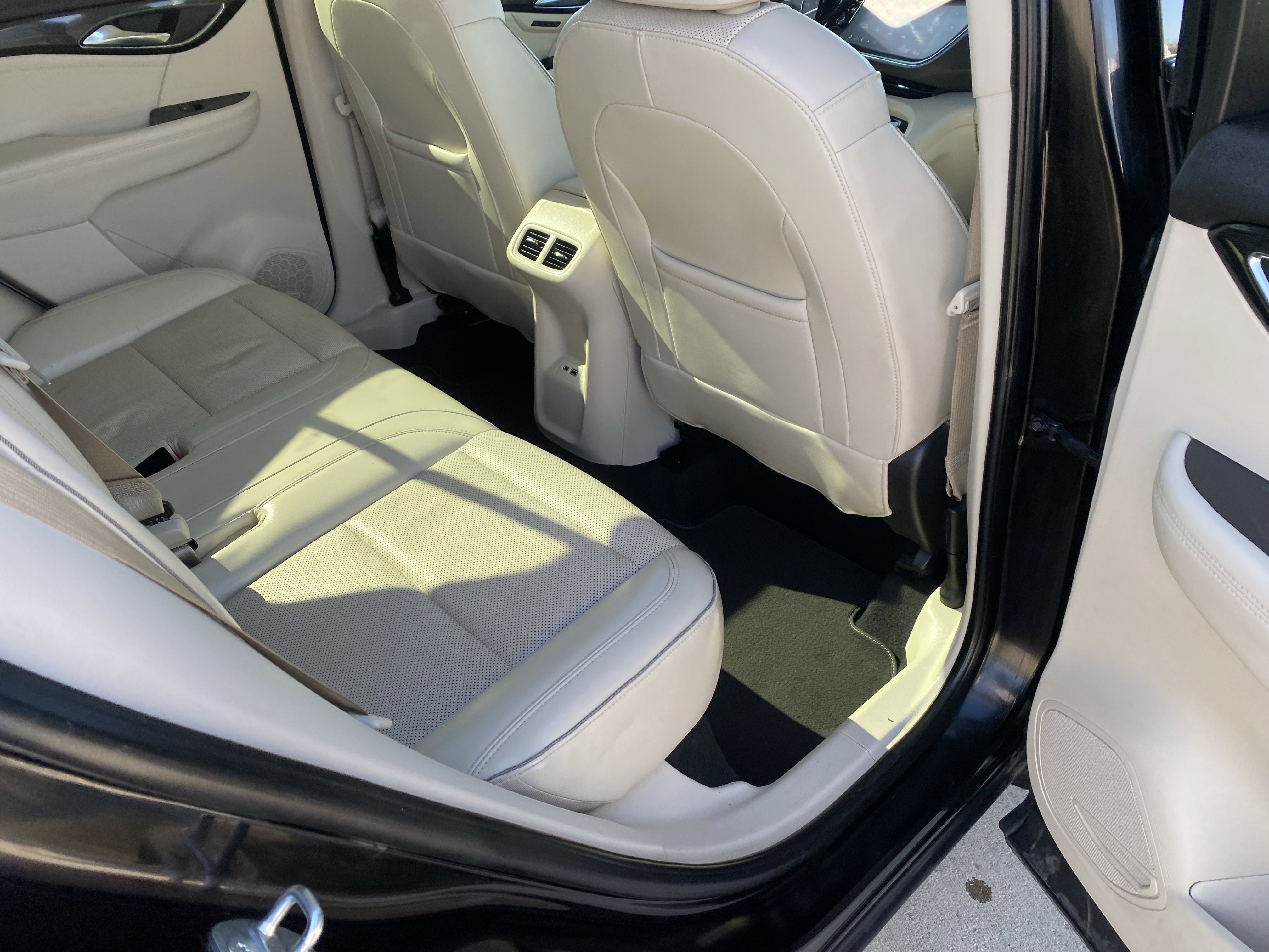 Used 2022 Buick Envision Essence w/ Technology Package I image 11