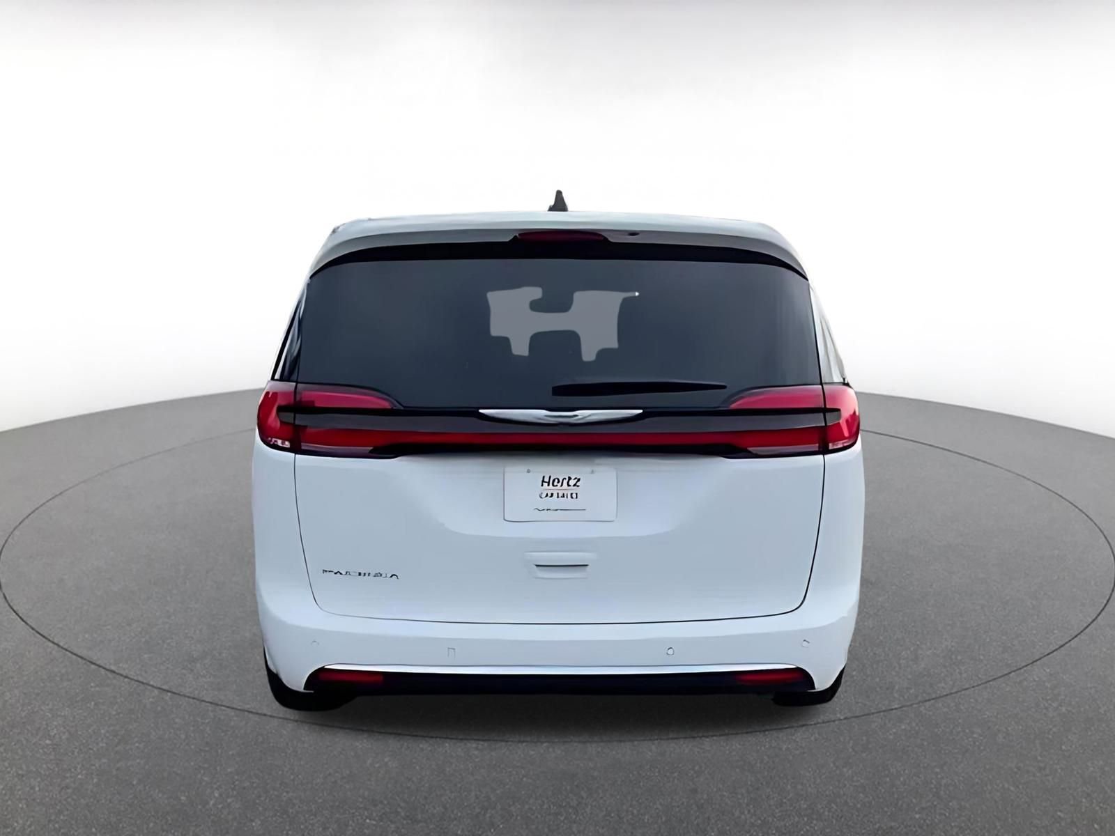 Used 2025 Chrysler Pacifica Select image 12