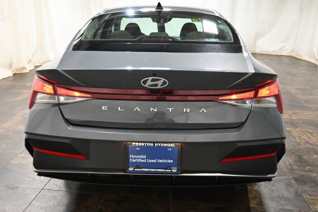 Used 2025 Hyundai Elantra SE image 6