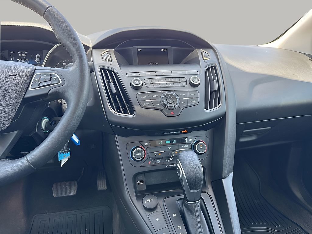 Used 2018 Ford Focus SE w/ SE Appearance Package FWD image 12