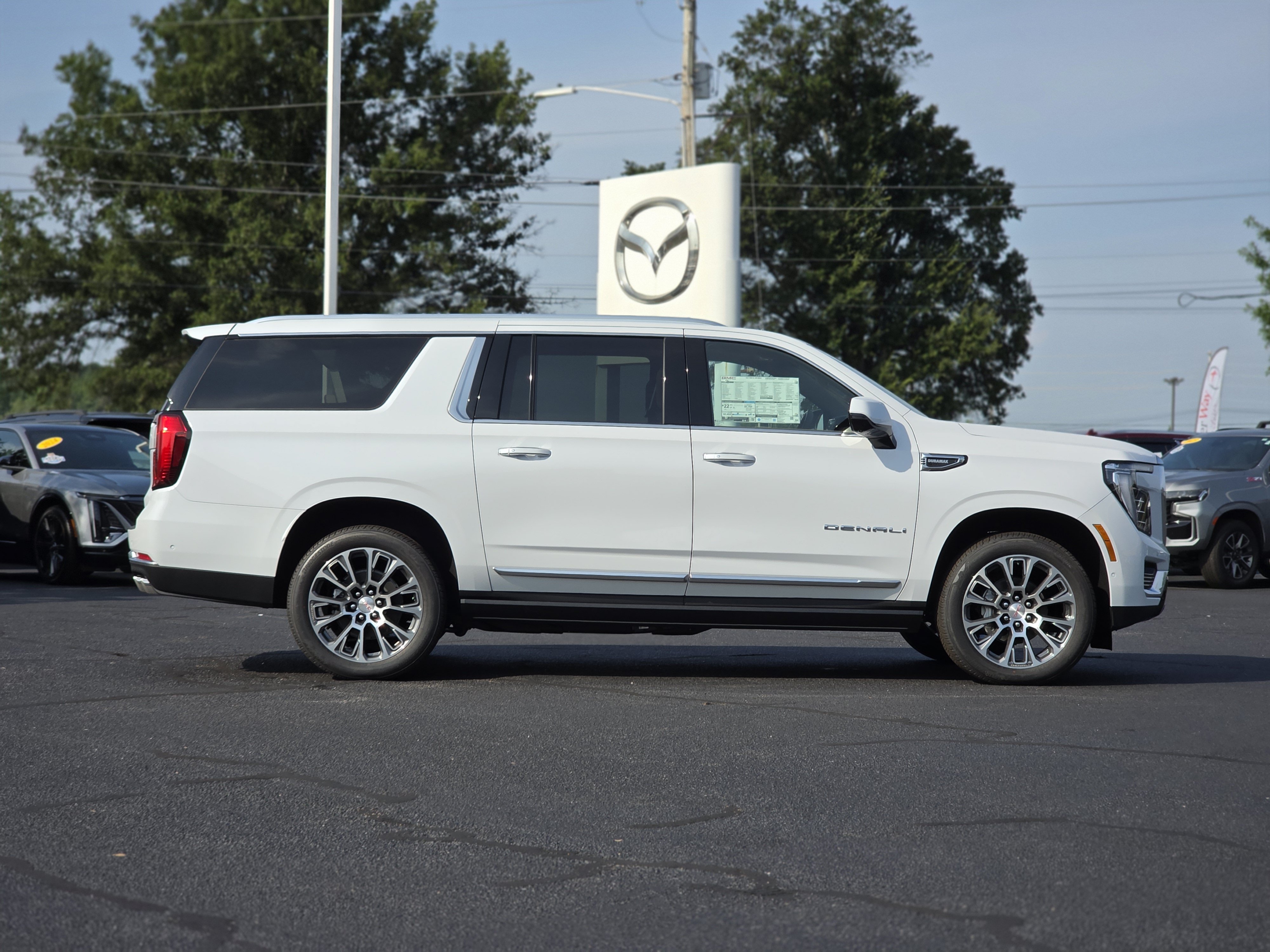 New 2026 GMC Yukon XL Denali w/ Denali Reserve Package AWD/4WD image 8