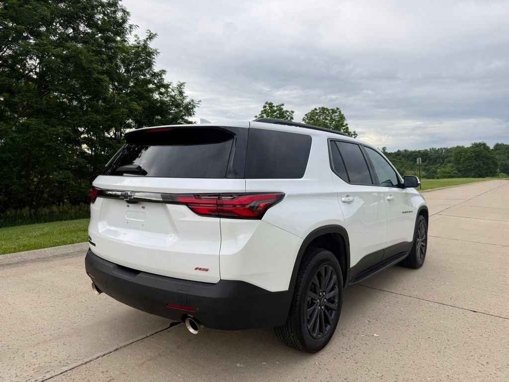 Used 2023 Chevrolet Traverse RS w/ LPO, Floor Liner Package FWD image 3