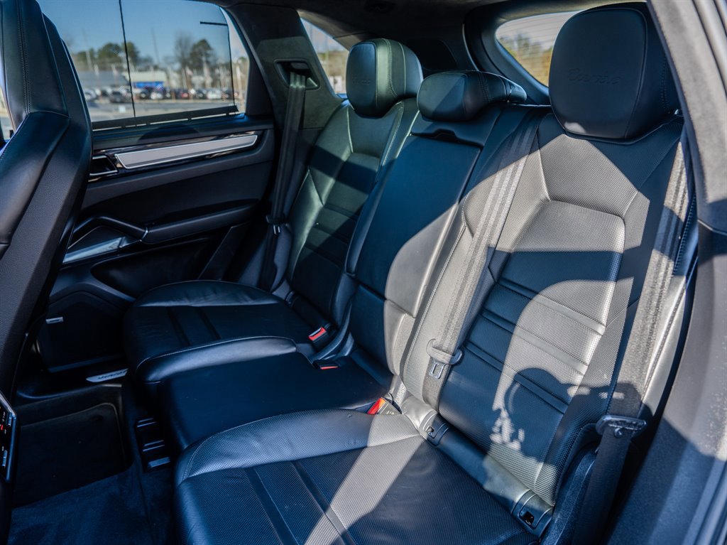 Used 2019 Porsche Cayenne Turbo w/ Sportdesign Package image 29