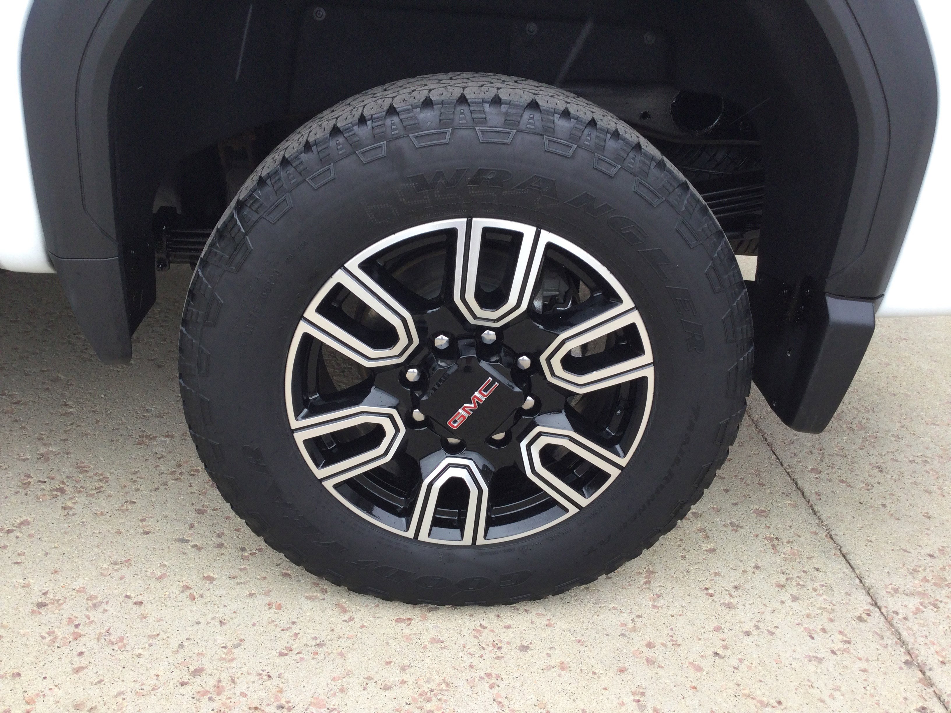 Used 2021 GMC Sierra 2500 AT4 w/ AT4 Premium Plus Package AWD/4WD image 10