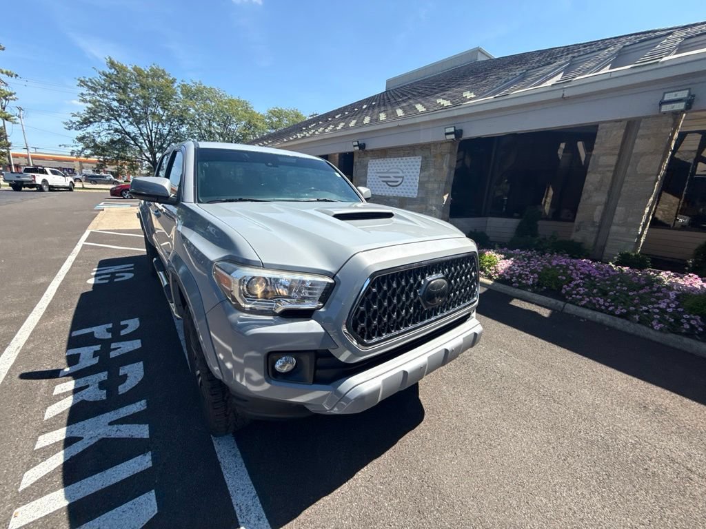 Used 2018 Toyota Tacoma TRD Sport w/ Technology Package AWD/4WD image 4