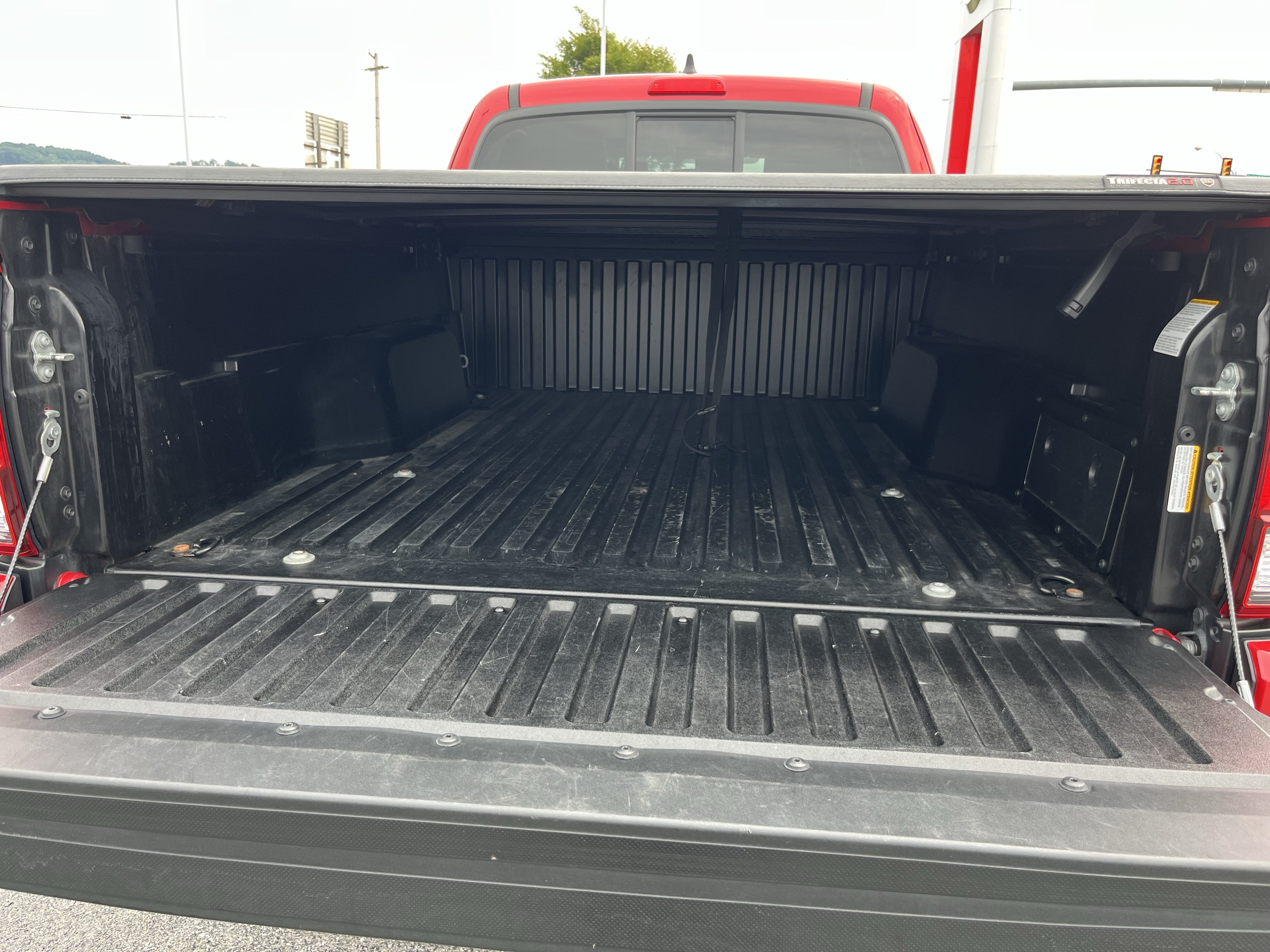 Used 2022 Toyota Tacoma SR5 AWD/4WD image 7