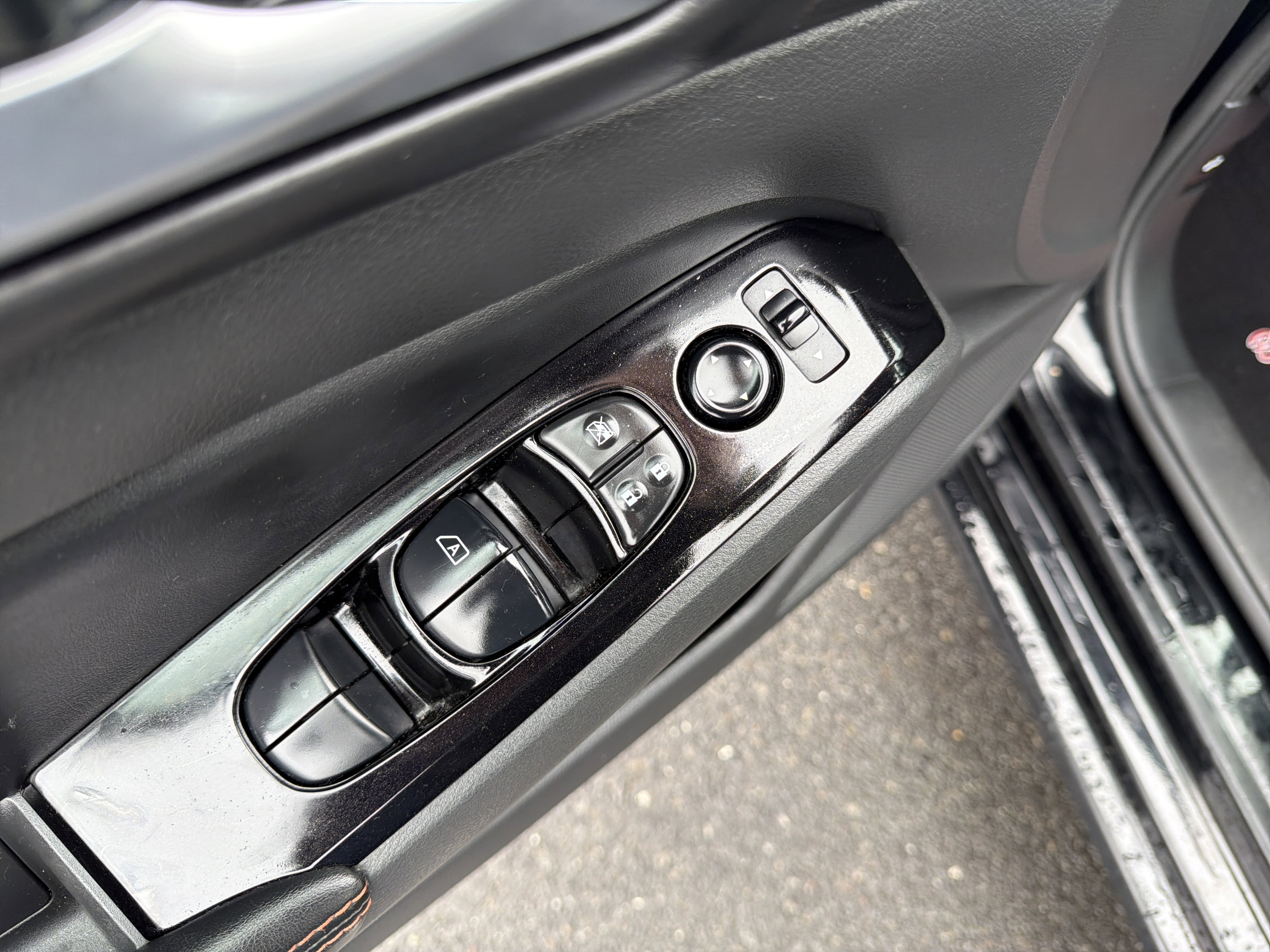 Used 2024 Nissan Altima 2.5 SR FWD image 16