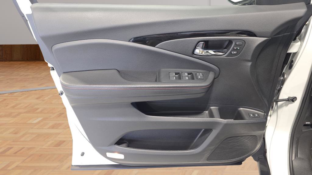 Used 2022 Honda Pilot Black Edition image 9