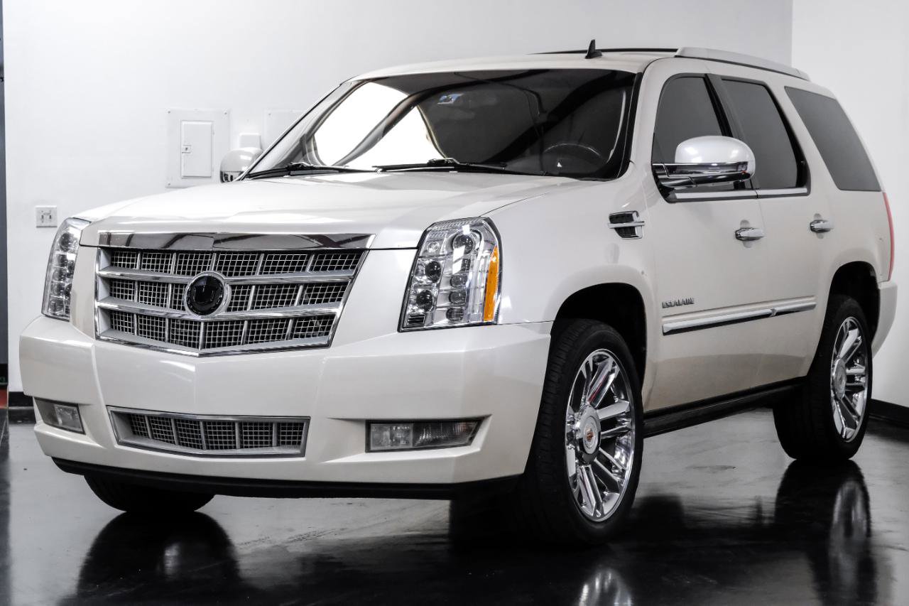 Used 2013 Cadillac Escalade Platinum RWD image 9