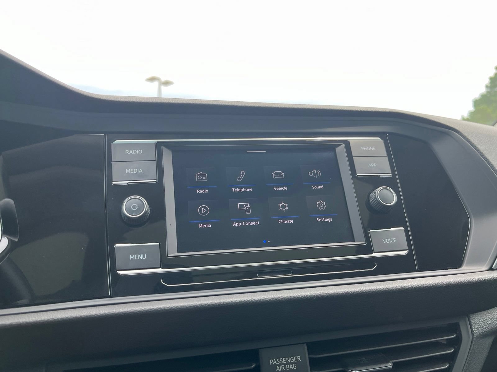 Used 2023 Volkswagen Jetta SE w/ Panoramic Sunroof Package FWD image 23