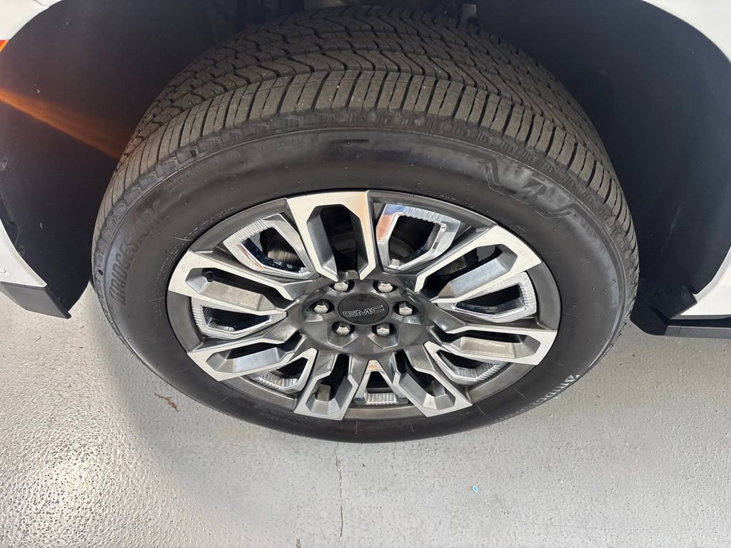 Used 2023 GMC Yukon XL Denali Ultimate image 13