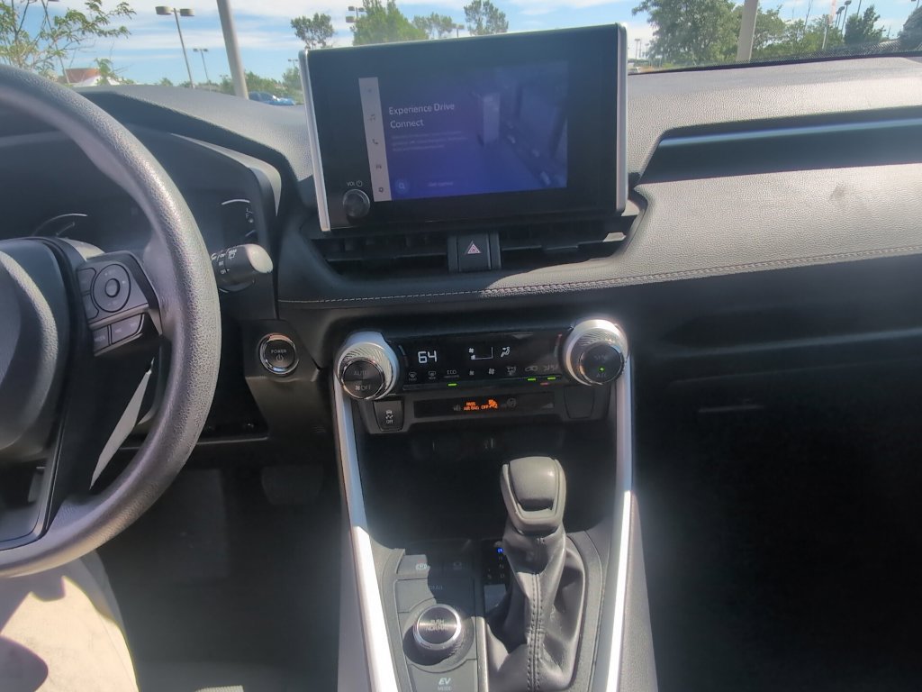 Used 2025 Toyota RAV4 XLE AWD/4WD image 19