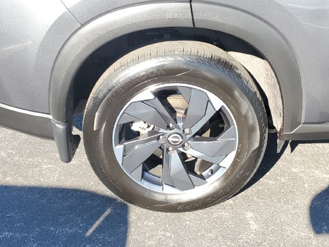 Certified 2025 Nissan Rogue SV w/ SV Premium Package AWD/4WD image 5