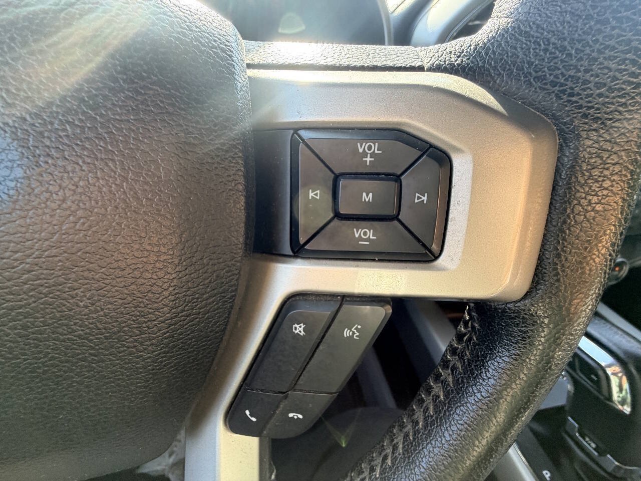 Used 2015 Ford F150 Lariat w/ Equipment Group 502A Luxury AWD/4WD image 8