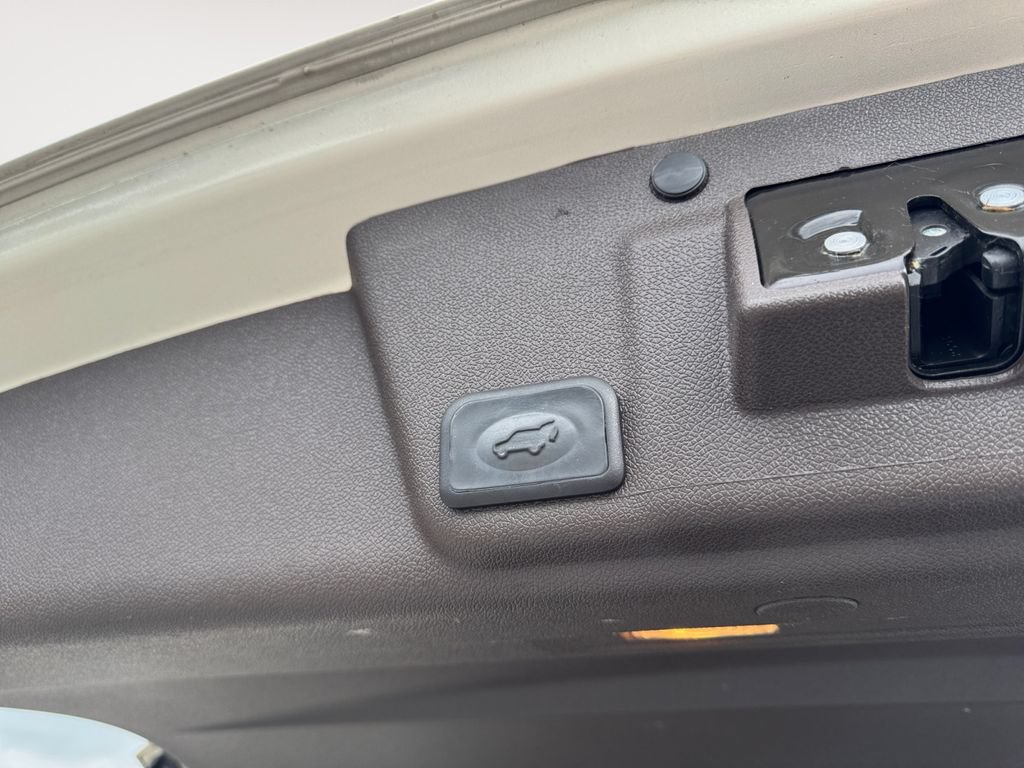 Used 2014 Buick Enclave Leather w/ Trailering Provision Package FWD image 6