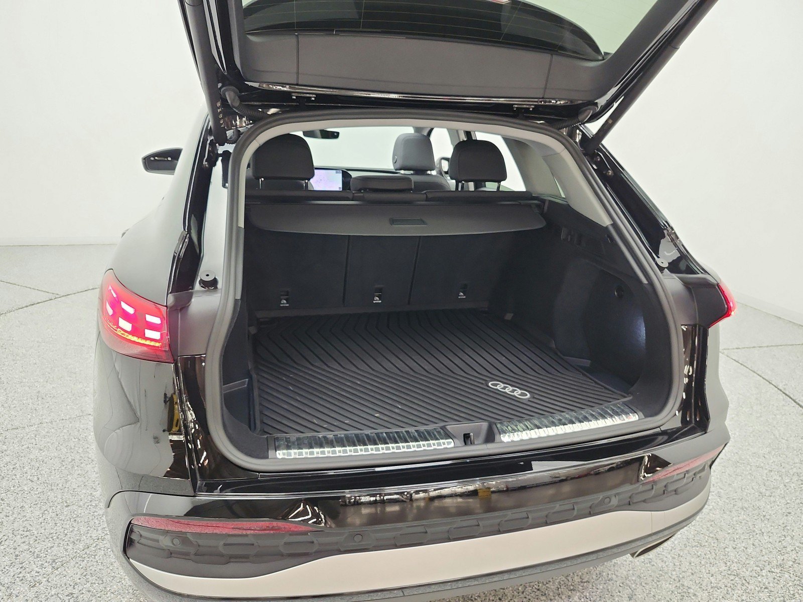 Used 2025 Audi Q5 Premium Plus w/ Premium Plus AWD/4WD image 21