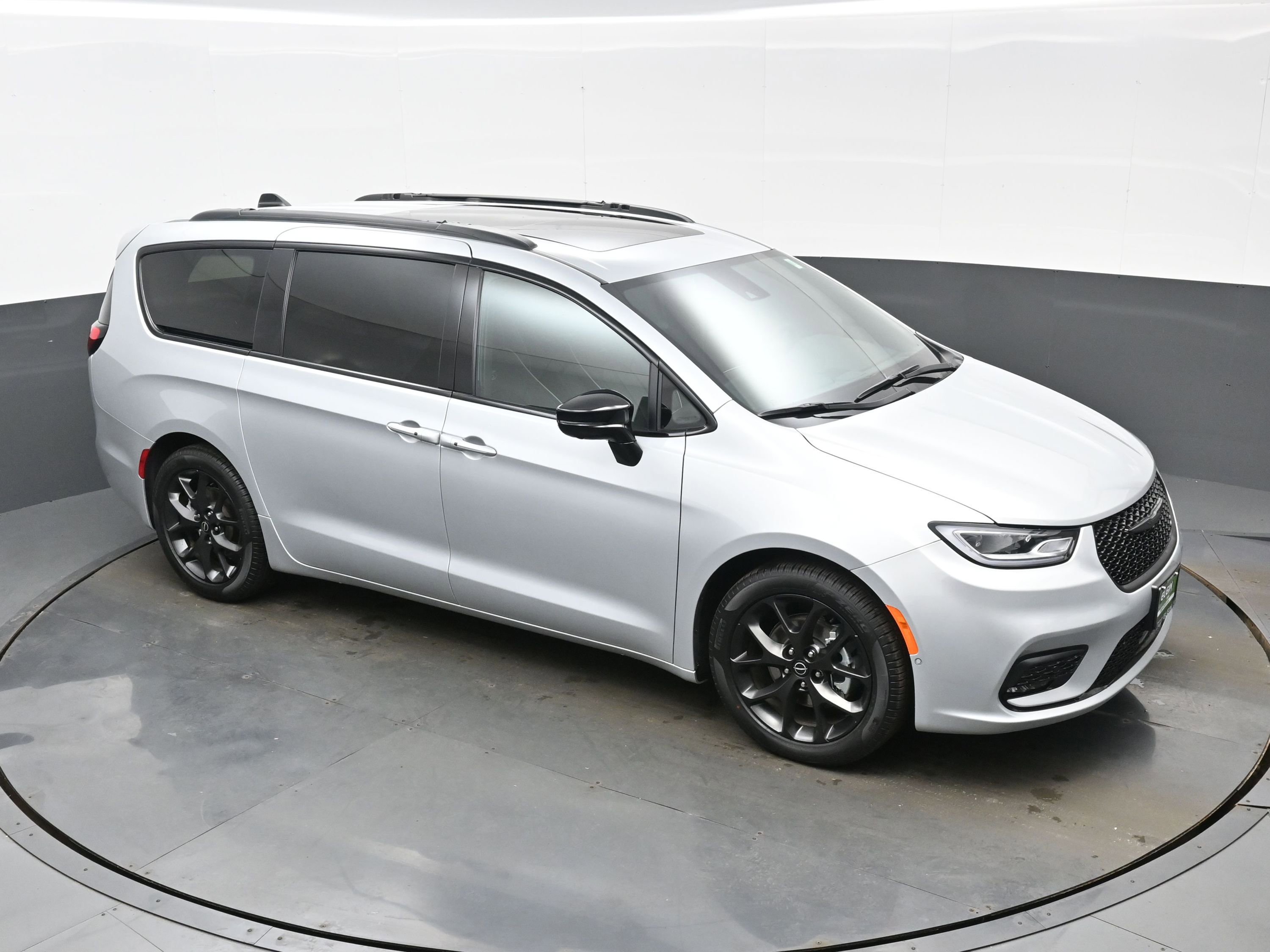 New 2026 Chrysler Pacifica Limited w/ S Appearance Package image 25