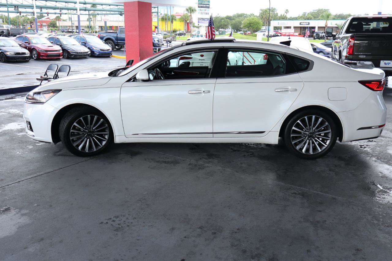 Used 2017 Kia Cadenza Premium w/ Luxury Package FWD image 8