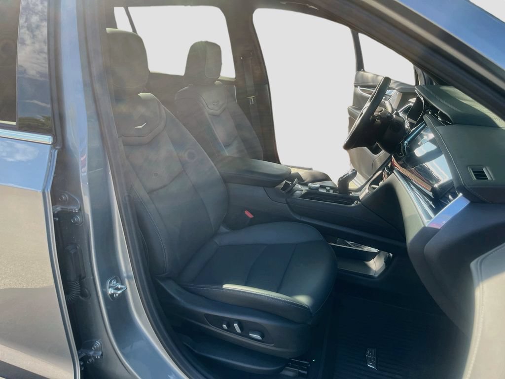Used 2025 Cadillac XT6 Premium Luxury w/ Technology Package AWD/4WD image 31