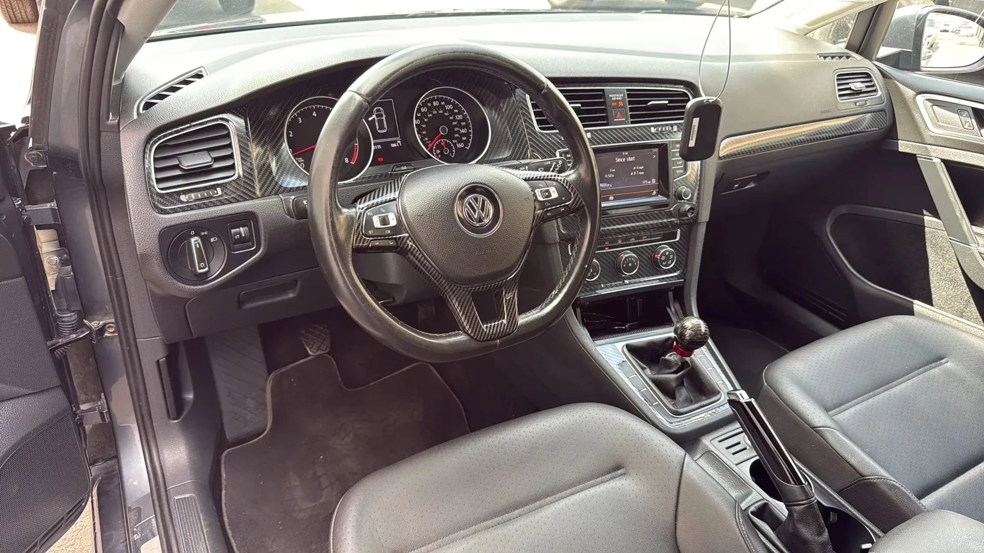 Used 2015 Volkswagen Golf S FWD image 27