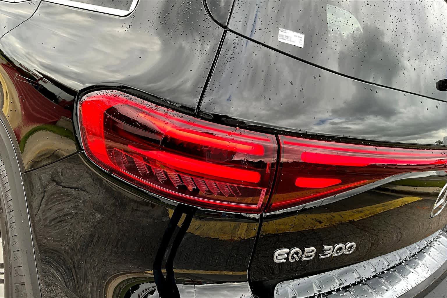 Used 2024 Mercedes-Benz EQB 300 4MATIC image 15
