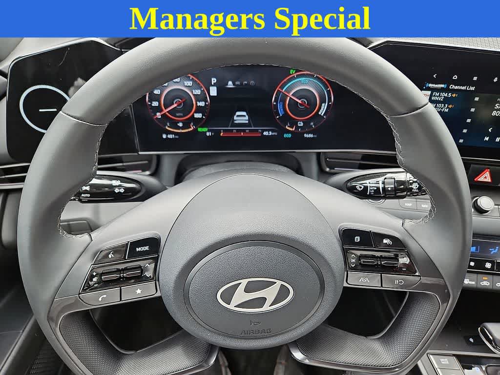 Certified 2025 Hyundai Elantra SEL FWD image 18