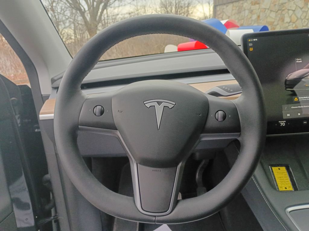 Used 2025 Tesla Model Y Long Range image 14