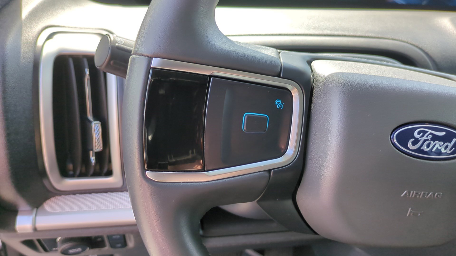 Used 2025 Ford Expedition Active image 17