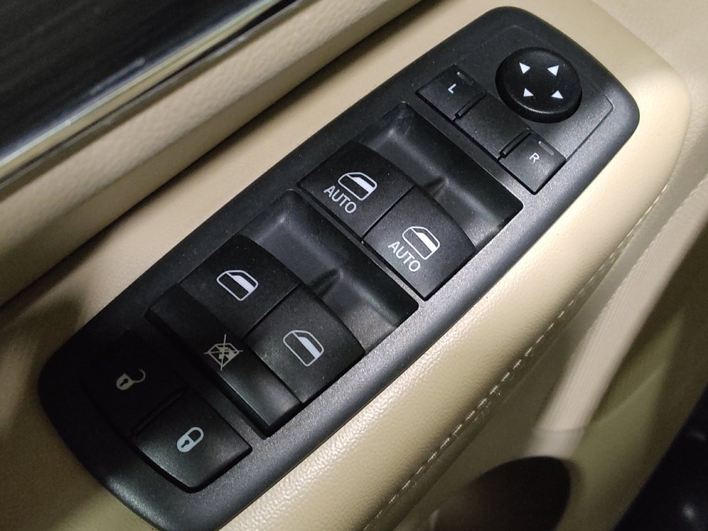 Used 2019 Jeep Grand Cherokee Limited image 27