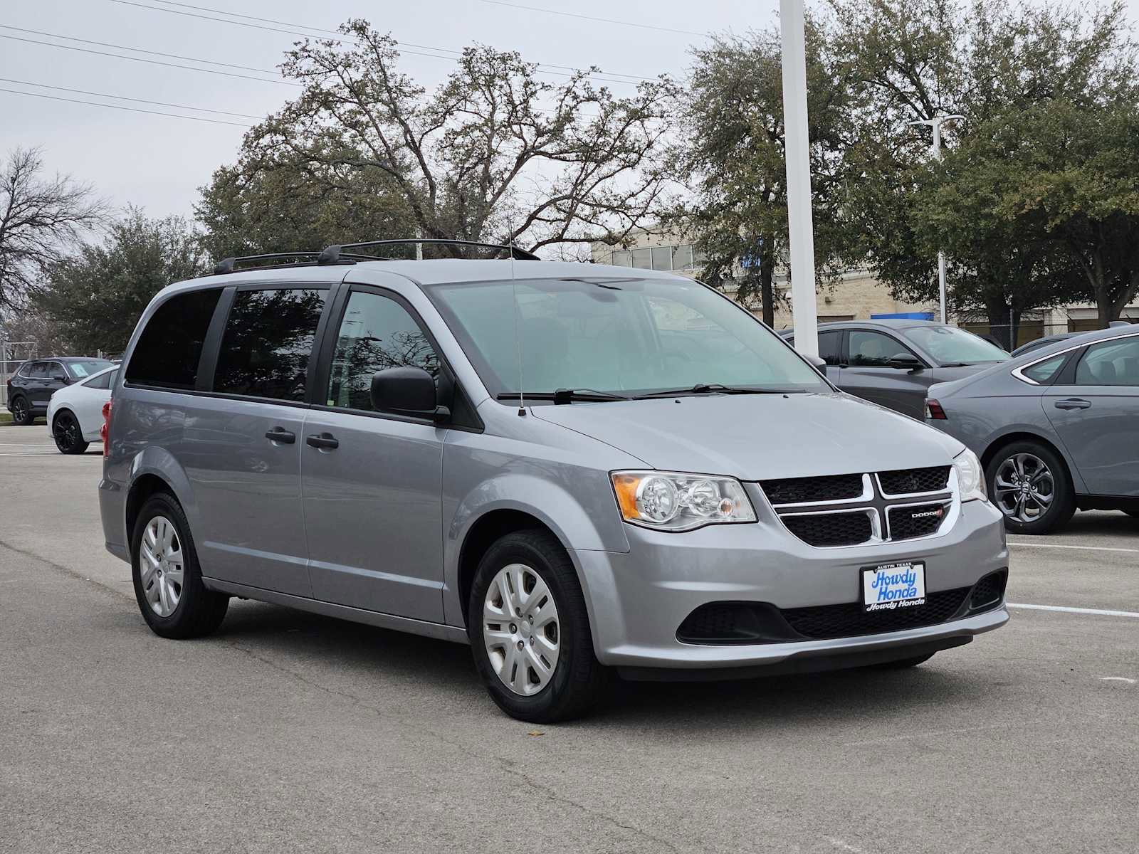 Used 2019 Dodge Grand Caravan SE image 3