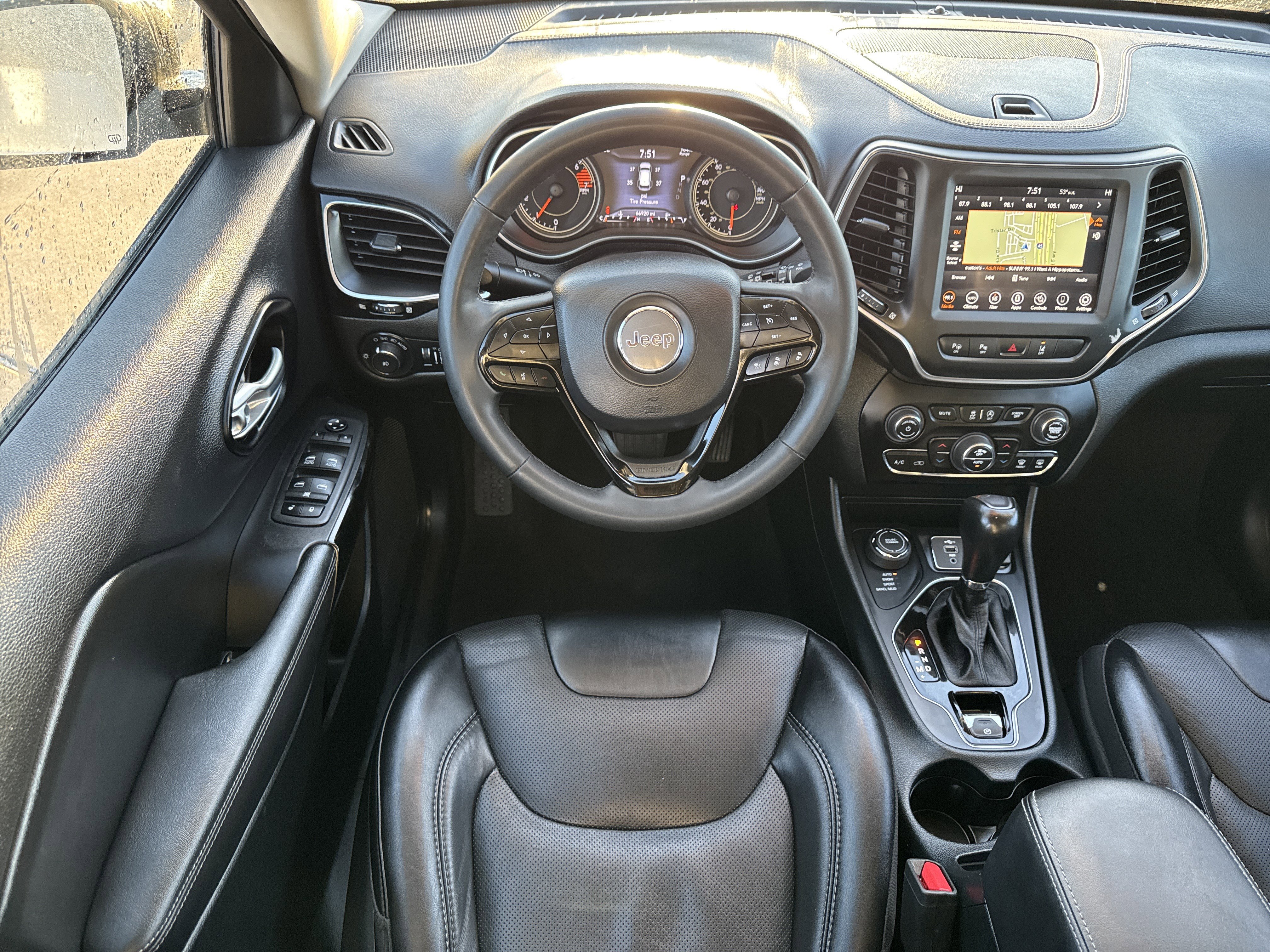 Used 2023 Jeep Cherokee Altitude Lux image 14