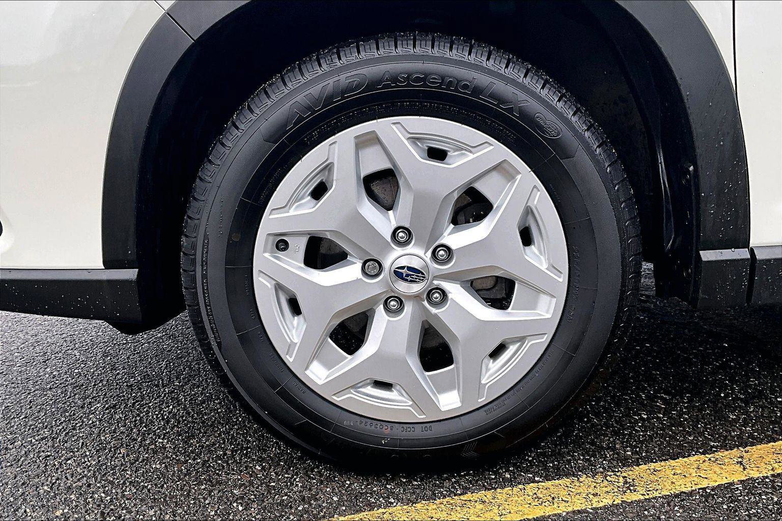 Used 2023 Subaru Forester Base image 9