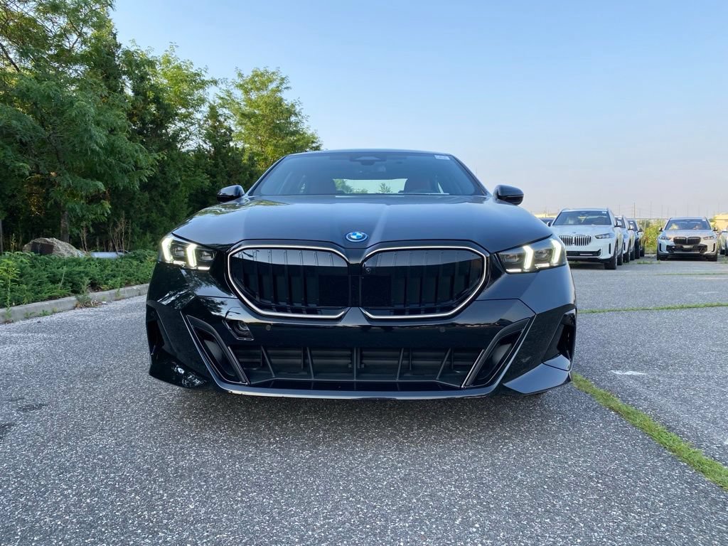New 2027 BMW 550e xDrive w/ Premium Package AWD/4WD image 2
