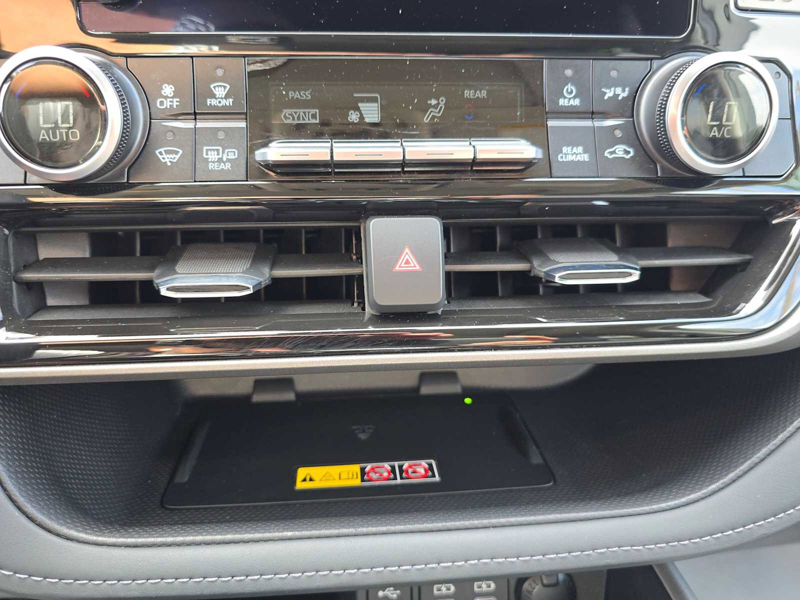 Certified 2025 Toyota Highlander XLE FWD image 29
