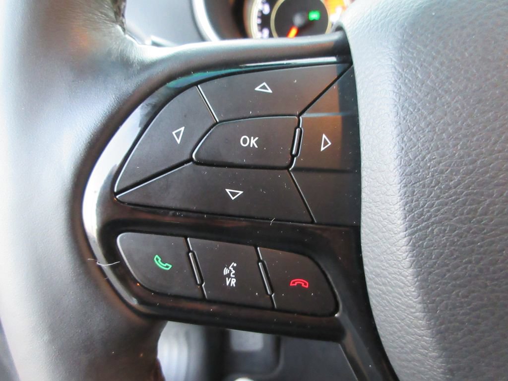 Used 2021 Jeep Cherokee Latitude Plus AWD/4WD image 24