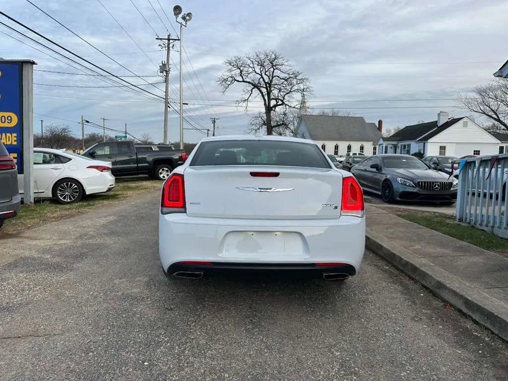 Used 2019 Chrysler 300 S image 4
