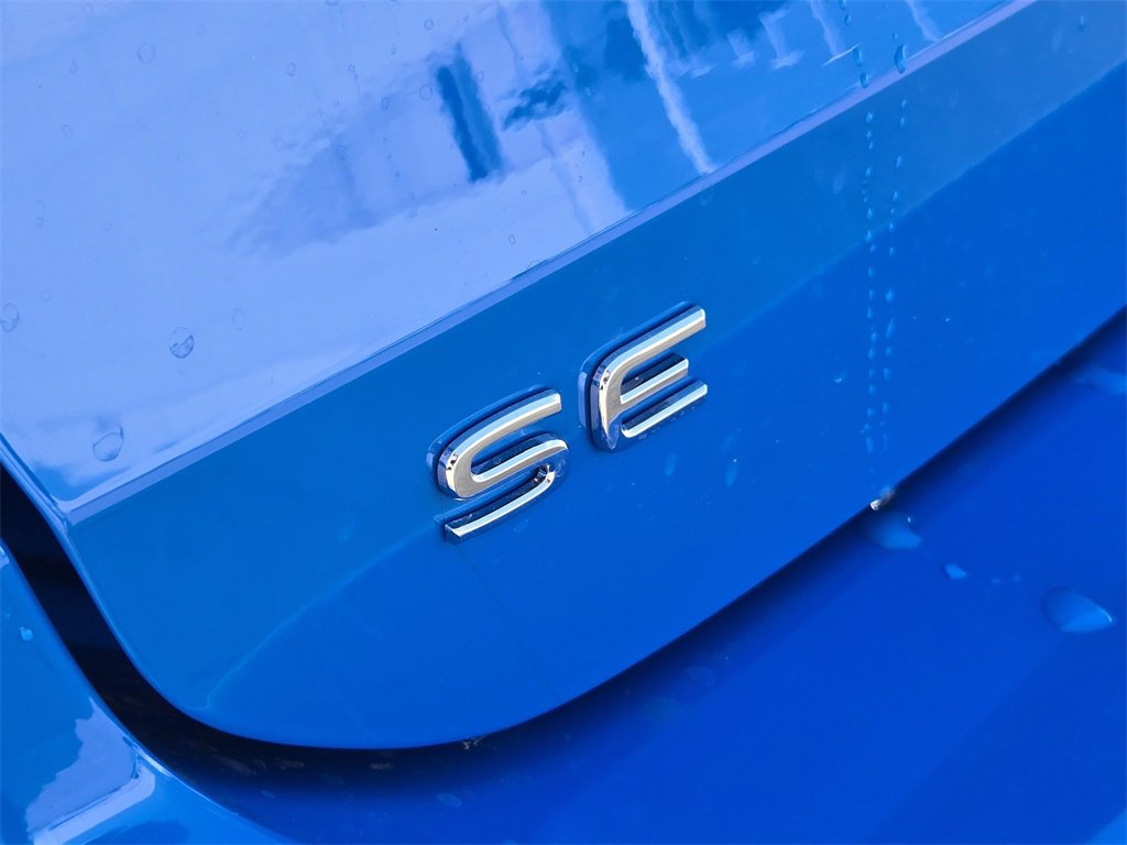 New 2025 Volkswagen Taos SE image 9