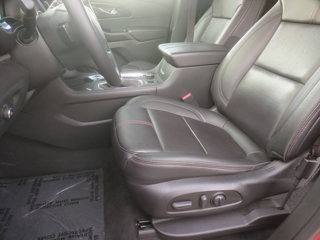 Used 2023 Chevrolet Traverse RS AWD/4WD image 14