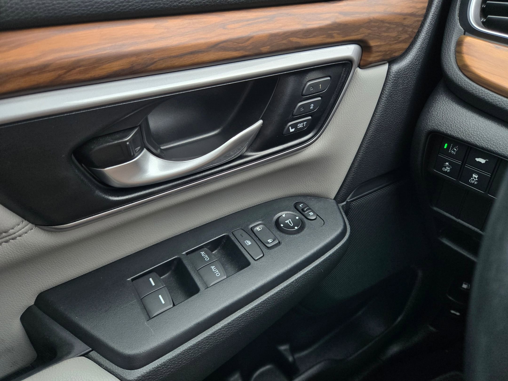 Used 2018 Honda CR-V Touring image 21