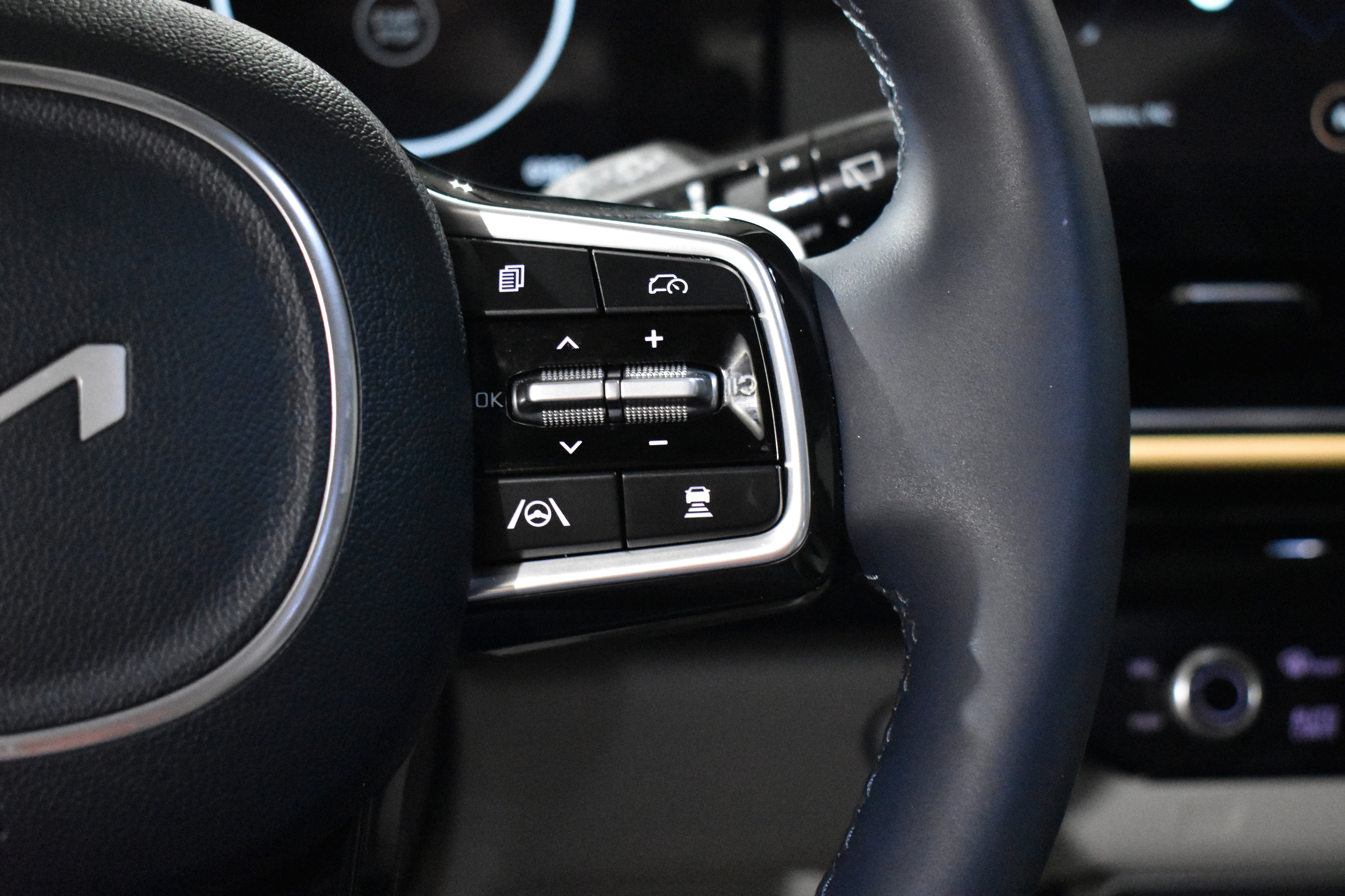 Used 2025 Kia Carnival SX Prestige image 17