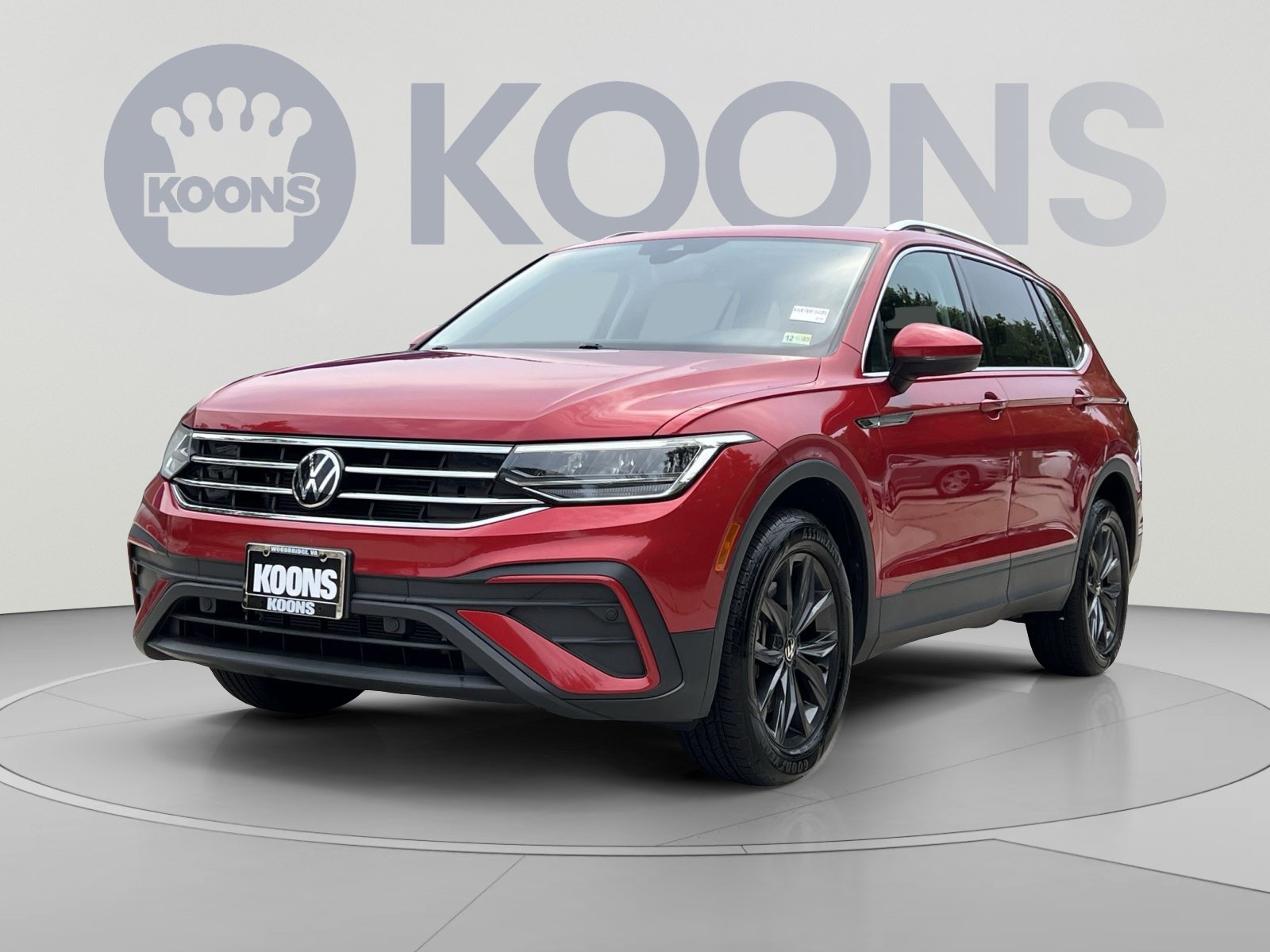 Used 2022 Volkswagen Tiguan SE AWD/4WD image 1