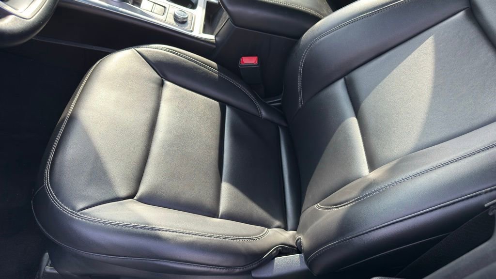 Used 2022 Ford Explorer XLT w/ Equipment Group 202A AWD/4WD image 11