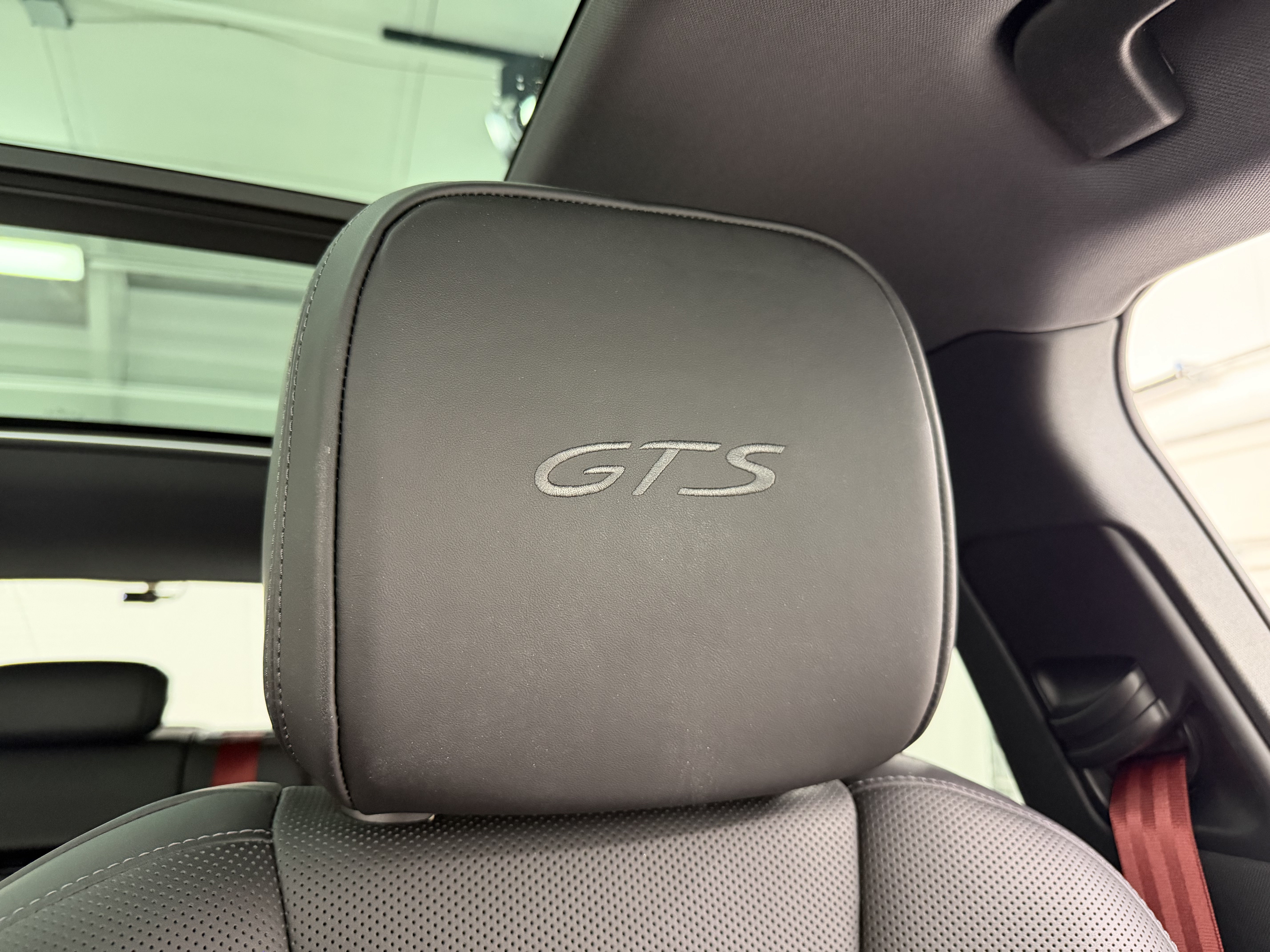 Used 2026 Porsche Macan GTS AWD/4WD image 35