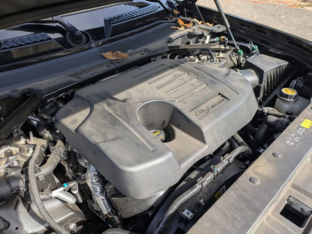 Used 2023 Land Rover Defender 90 X-Dynamic SE image 12